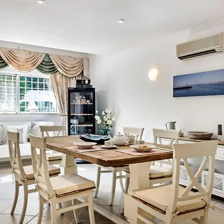 Villa Sleeps 8 With Pool Air Con And Wifi *