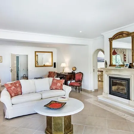 Sleeps 8 With Pool Air Con And Wifi Villa