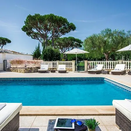 Villa Sleeps 8 With Pool Air Con And Wifi