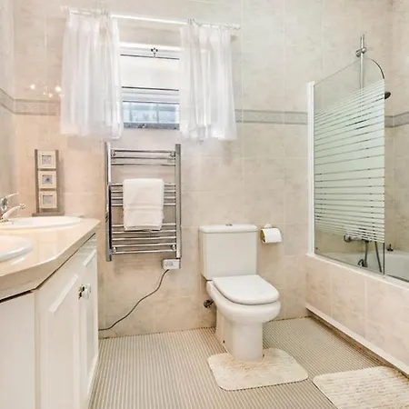 Sleeps 8 With Pool Air Con And Wifi Villa *