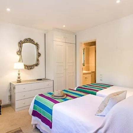 Sleeps 8 With Pool Air Con And Wifi Villa