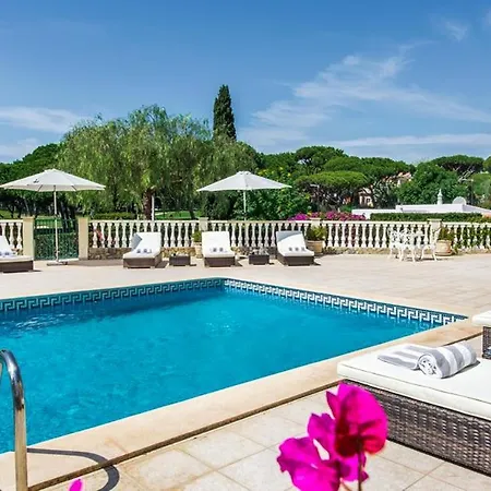 Villa Sleeps 8 With Pool Air Con And Wifi
