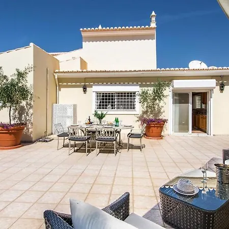 Villa Sleeps 8 With Pool Air Con And Wifi Vale do Lobo